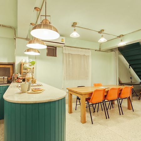 A Local Something Hostel Транг Экстерьер фото