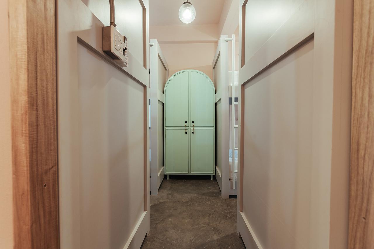 A Local Something Hostel Транг Экстерьер фото