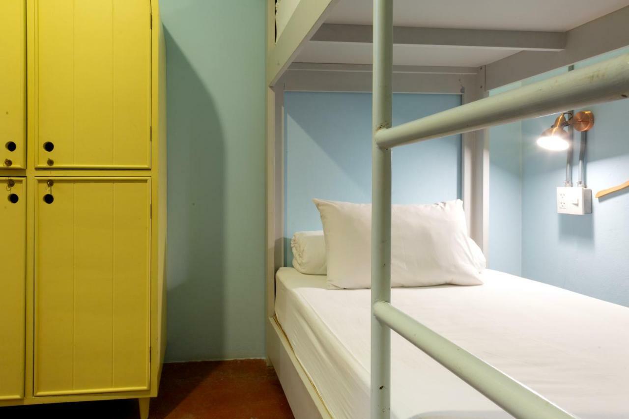 A Local Something Hostel Транг Экстерьер фото