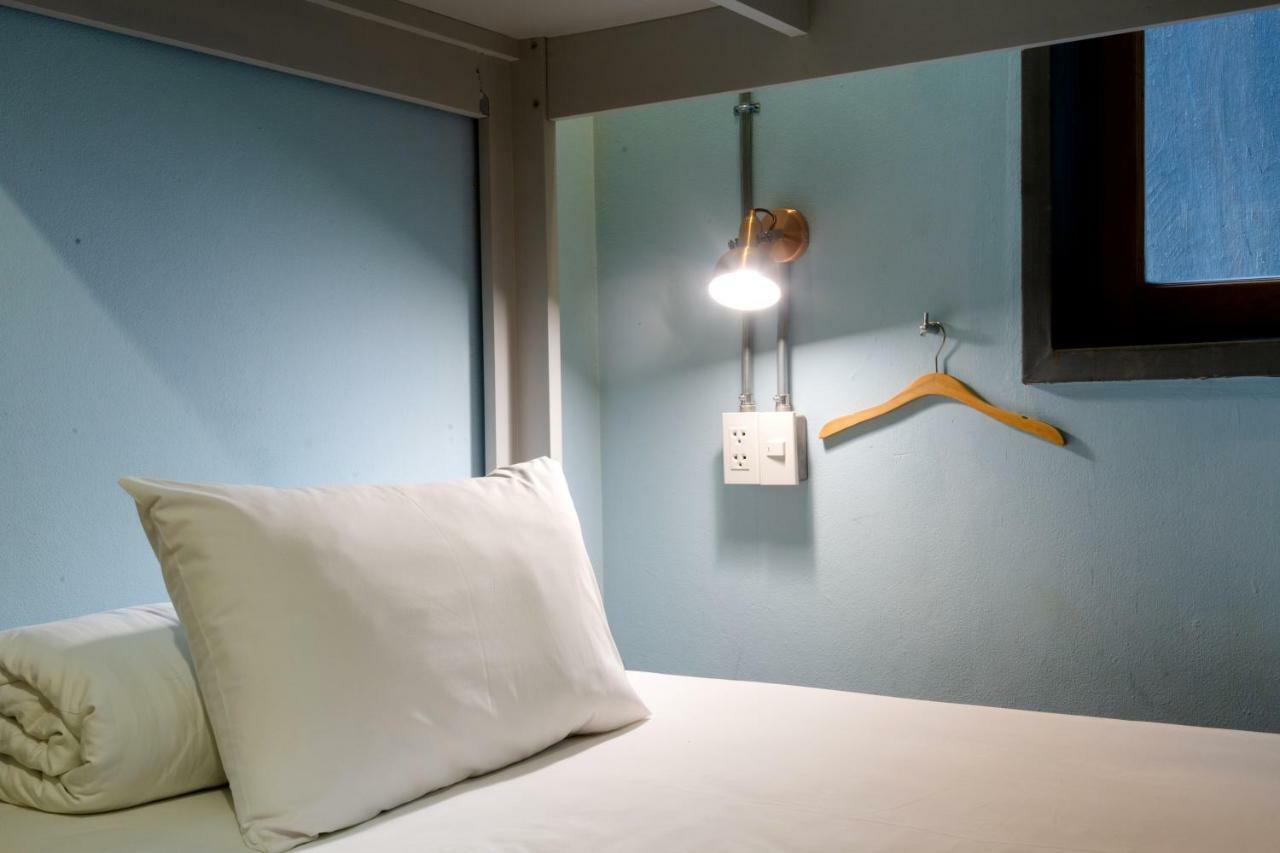 A Local Something Hostel Транг Экстерьер фото