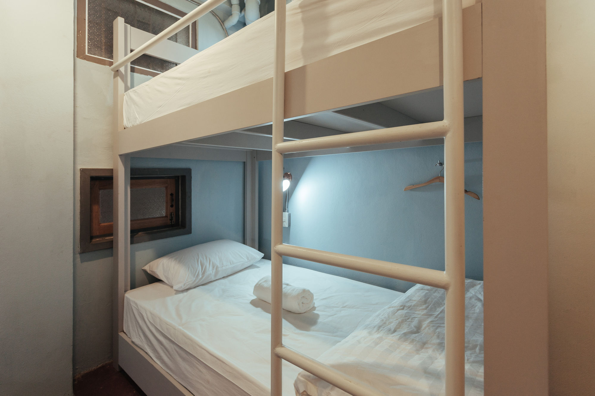 A Local Something Hostel Транг Экстерьер фото