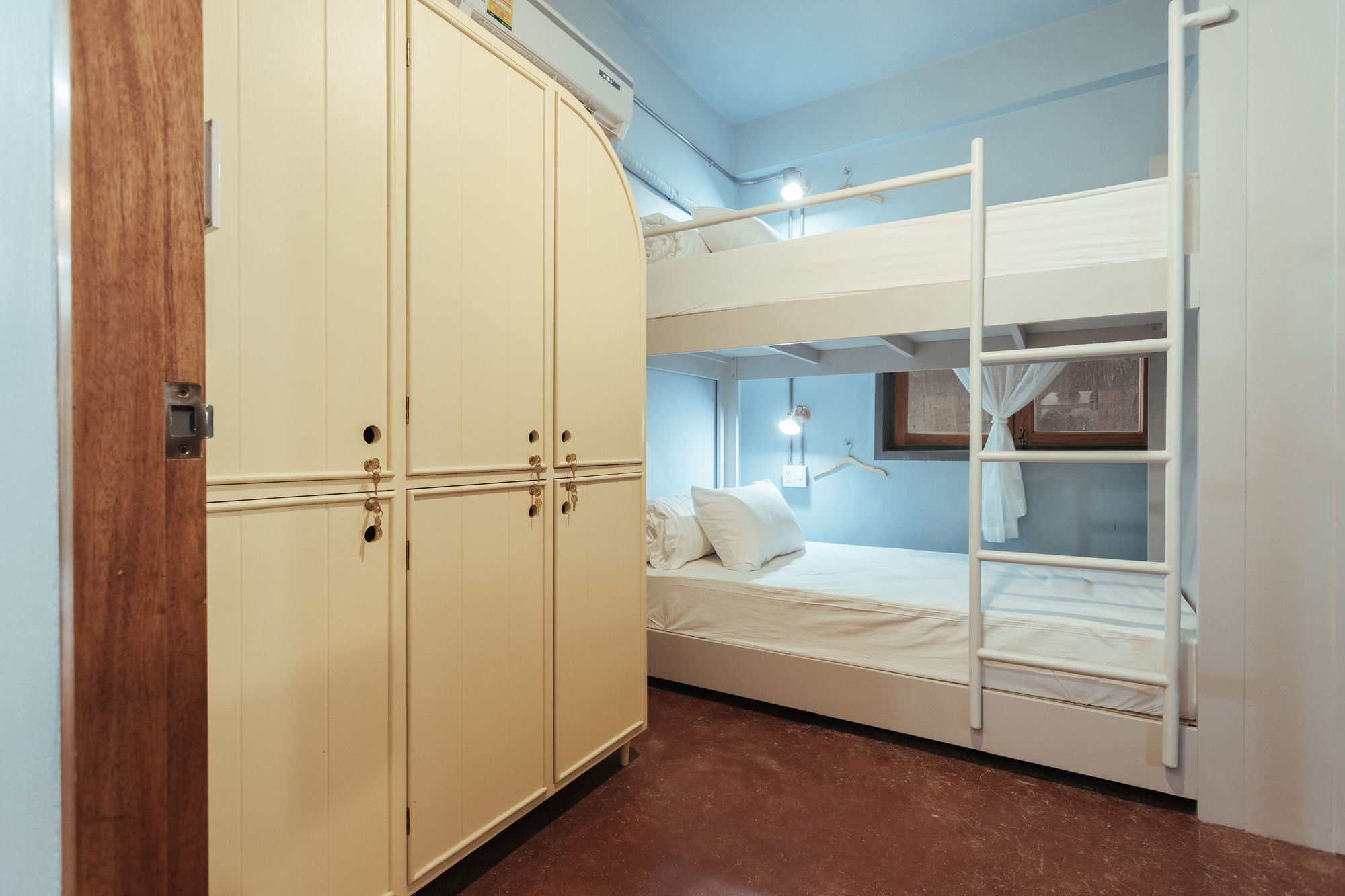 A Local Something Hostel Транг Экстерьер фото