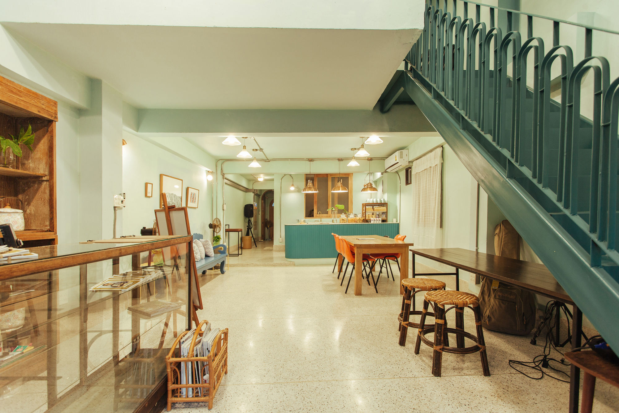 A Local Something Hostel Транг Экстерьер фото